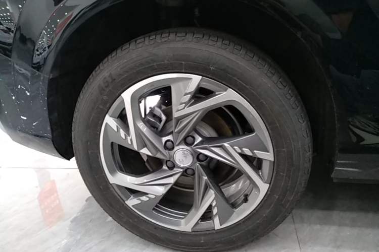 Used Hongqi HS3 PHEV 2025 Model 117km Jingwei Edition Right Rear Wheel Hub