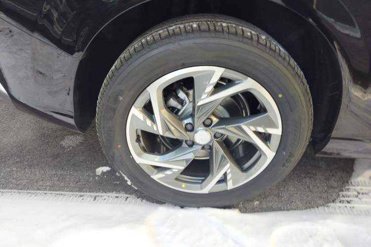 Used Hongqi HS3 PHEV 2025 Model 125km Jingwei 2 Millionth Anniversary Edition Right Rear Wheel Hub