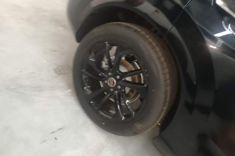 Used Hongqi HS3 PHEV 2025 Model 125km Jingwei PLUS 2 Millionth Anniversary Edition Right Rear Wheel Hub