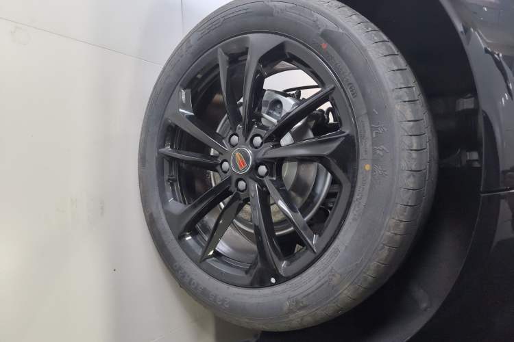 Used Hongqi HS3 PHEV 2025 Model PHEV 117km Jingwei PLUS Edition Right Rear Wheel Hub