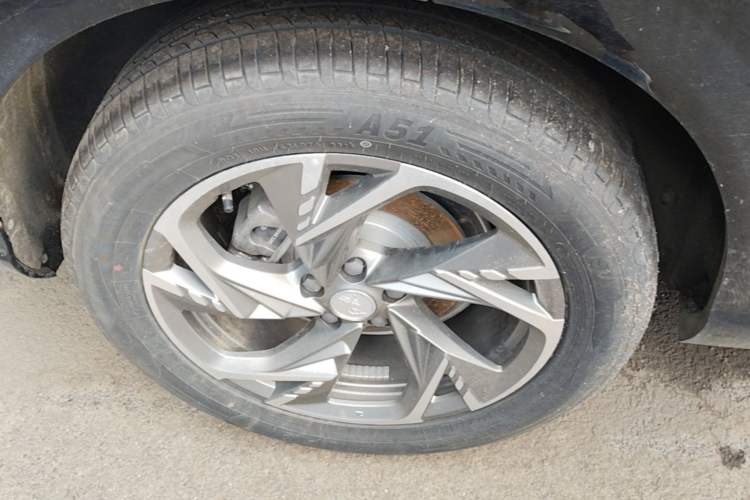 Used Hongqi HS3 PHEV 2025 Model 117km Jingwei Edition Right Rear Wheel Hub