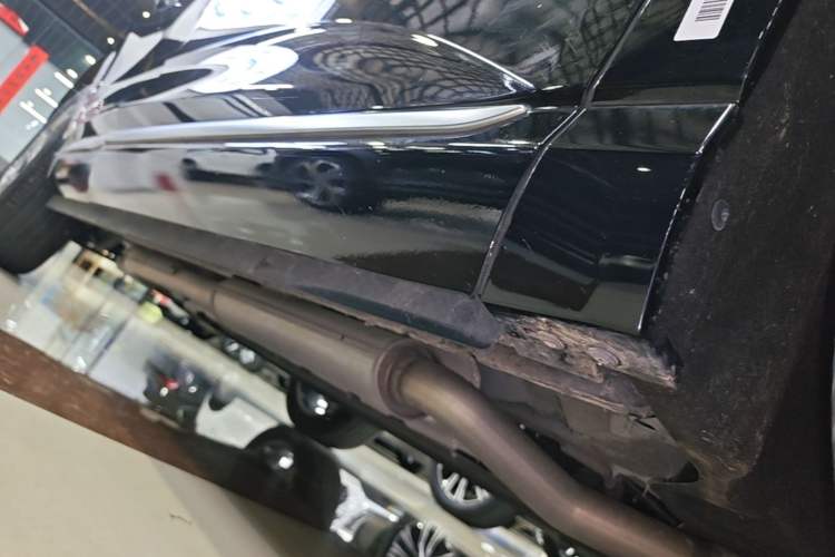 Used Hongqi HS3 PHEV 2025 Model 125km Jingwei 2 Millionth Anniversary Edition Right Side Sill