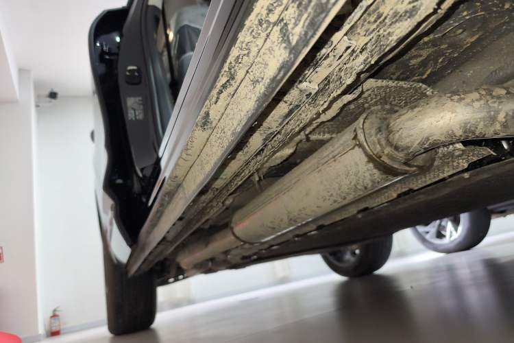 Used Hongqi HS3 PHEV 2025 Model PHEV 117km Jingwei PLUS Edition Right Side Sill