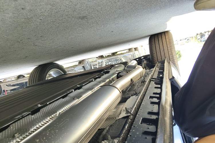 Used Hongqi HS3 PHEV 2025 Model 125km Jingwei 2 Millionth Anniversary Edition Right Side Sill