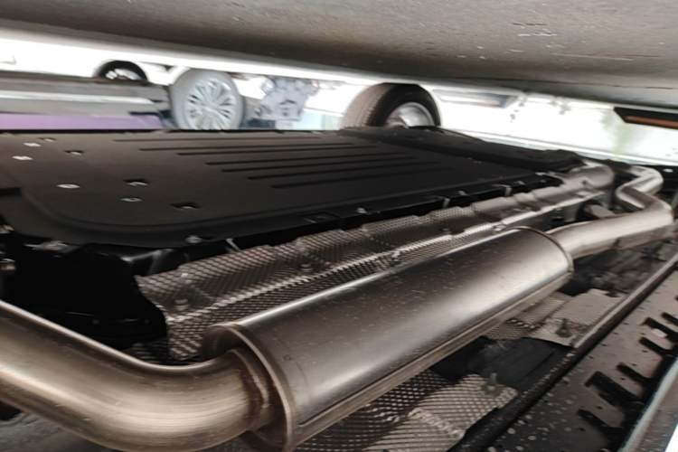 Used Hongqi HS3 PHEV 2025 Model 125km Jingwei 2 Millionth Anniversary Edition Right Side Sill