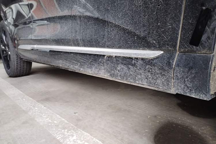 Used Hongqi HS3 PHEV 2025 Model 117km Jingwei Edition Right Side Sill