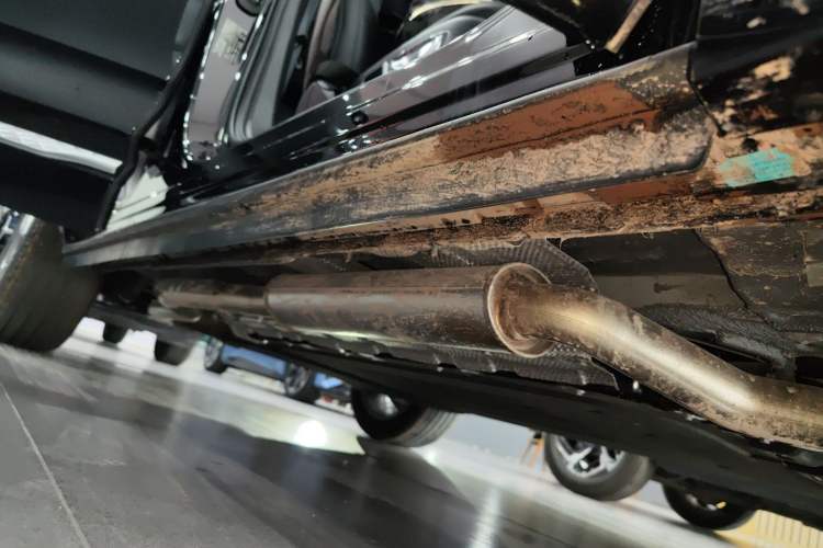 Used Hongqi HS3 PHEV 2025 Model 117km Jingwei Edition Right Side Sill