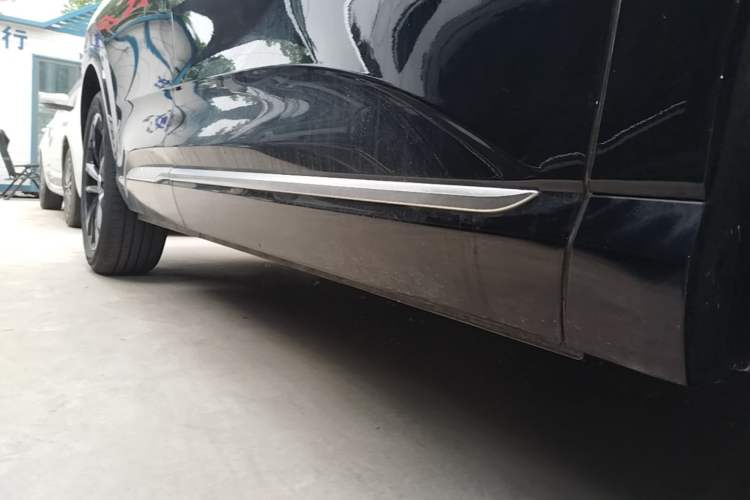 Used Hongqi HS3 PHEV 2025 Model 117km Jingwei Edition Right Side Sill
