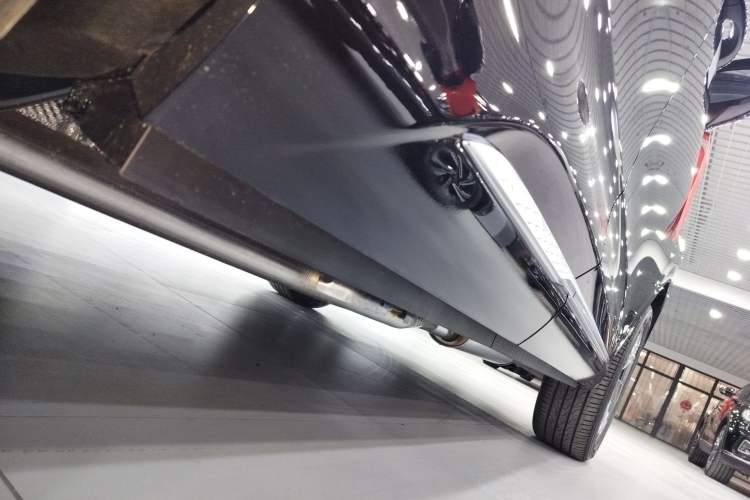Used Hongqi HS3 PHEV 2025 Model 125km Jingwei 2 Millionth Anniversary Edition Right Side Sill