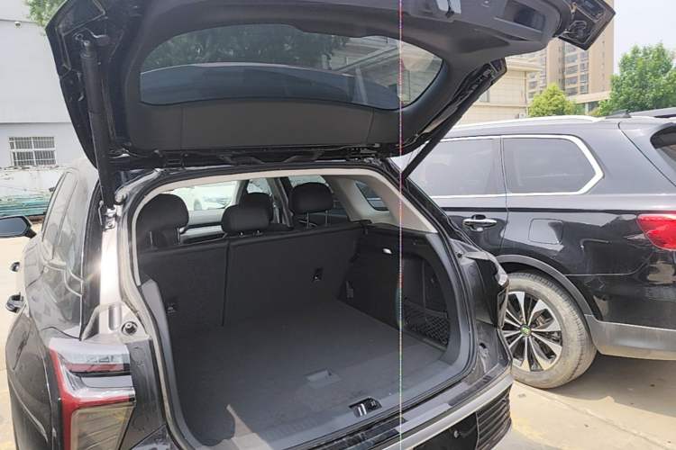 Used Hongqi HS3 PHEV 2025 Model 117km Jingwei Edition Trunk