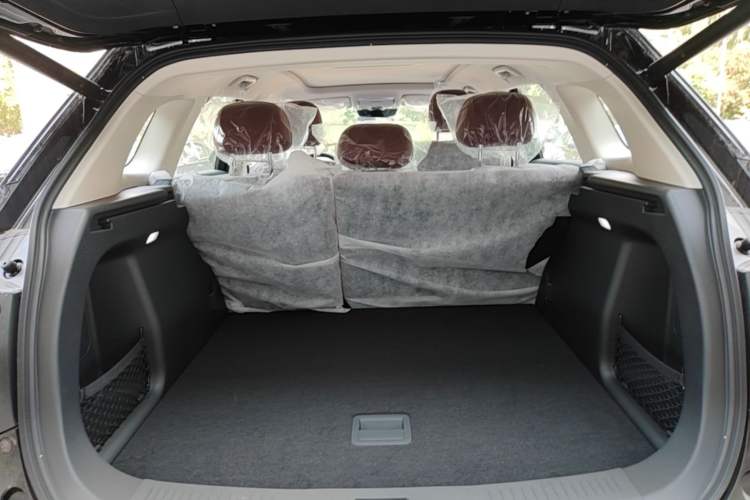 Used Hongqi HS3 PHEV 2025 Model 125km Jingwei 2 Millionth Anniversary Edition Trunk