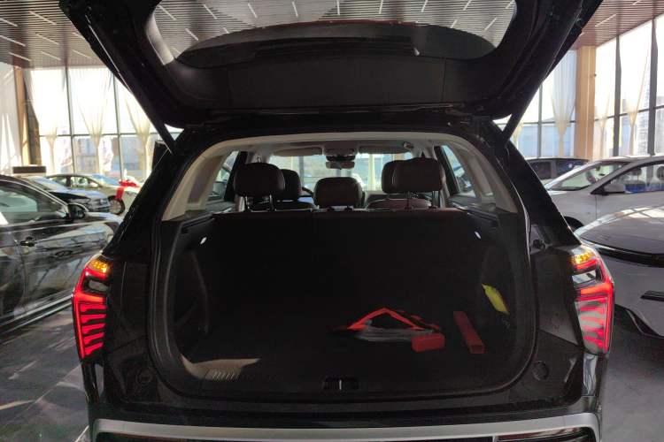 Used Hongqi HS3 PHEV 2025 Model PHEV 117km Jingwei PLUS Edition Trunk