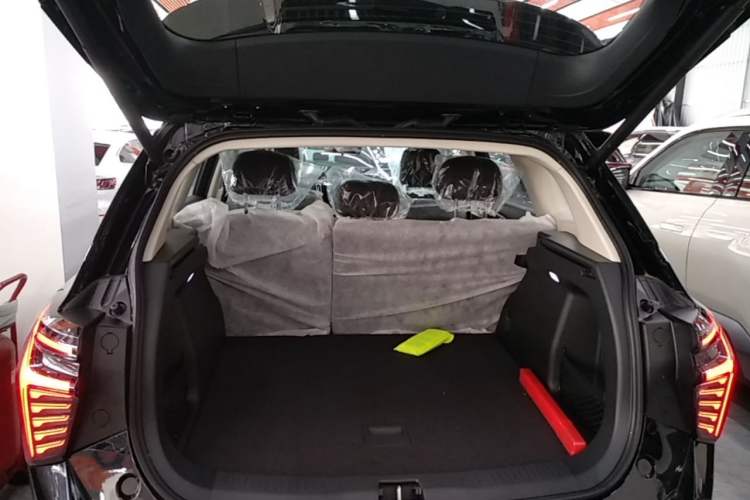 Used Hongqi HS3 PHEV 2025 Model 117km Jingwei Edition Trunk