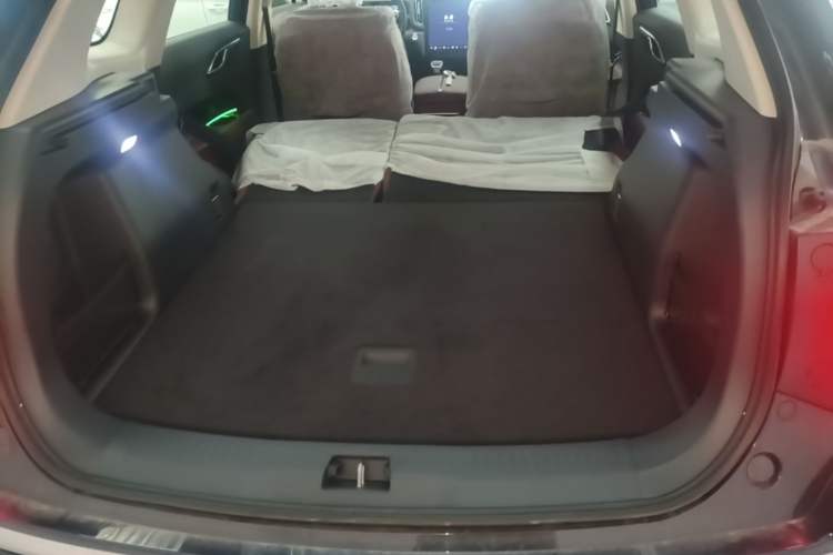 Used Hongqi HS3 PHEV 2025 Model 125km Jingwei PLUS 2 Millionth Anniversary Edition Trunk