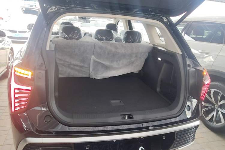 Used Hongqi HS3 PHEV 2025 Model 125km Jingwei 2 Millionth Anniversary Edition Trunk