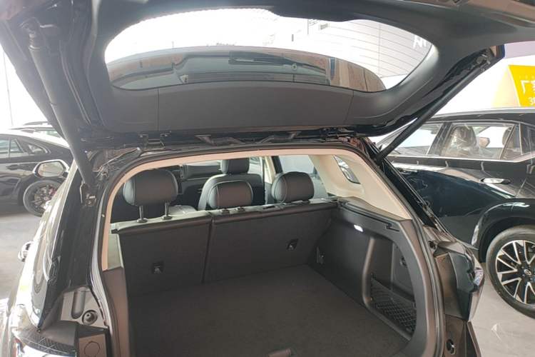 Used Hongqi HS3 PHEV 2025 Model 125km Jingwei 2 Millionth Anniversary Edition Trunk