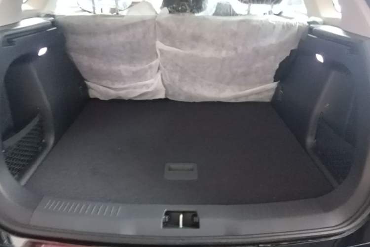 Used Hongqi HS3 PHEV 2025 Model 125km Jingwei 2 Millionth Anniversary Edition Trunk
