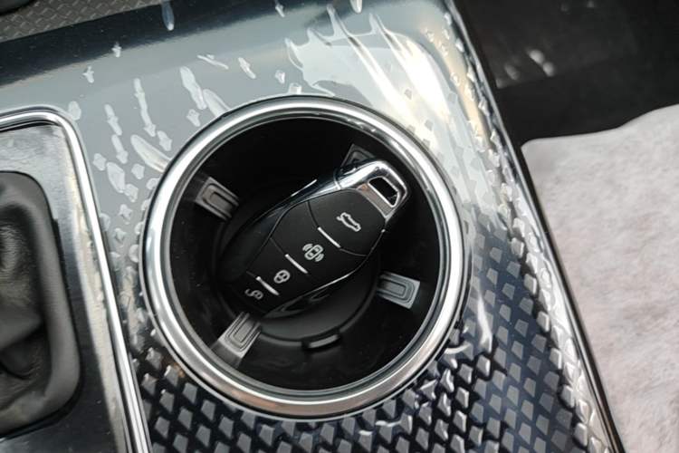 Used Hongqi HS3 PHEV 2025 Model 125km Jingwei 2 Millionth Anniversary Edition Vehicle Key