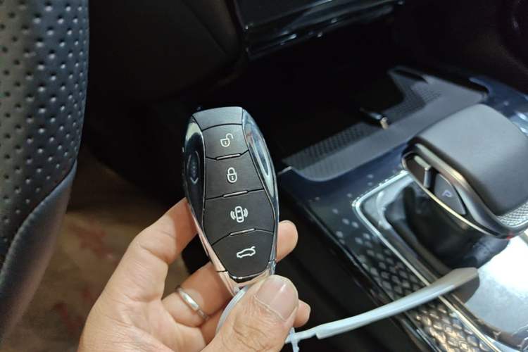 Used Hongqi HS3 PHEV 2025 Model 125km Jingwei PLUS 2 Millionth Anniversary Edition Vehicle Key