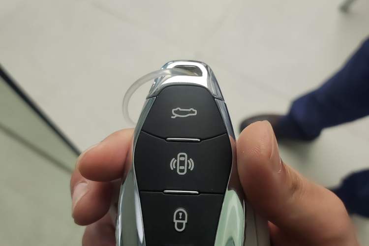Used Hongqi HS3 PHEV 2025 Model 117km Jingwei Edition Vehicle Key