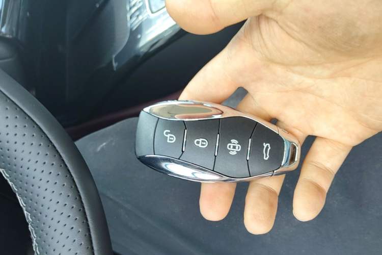 Used Hongqi HS3 PHEV 2025 Model 125km Jingwei 2 Millionth Anniversary Edition Vehicle Key