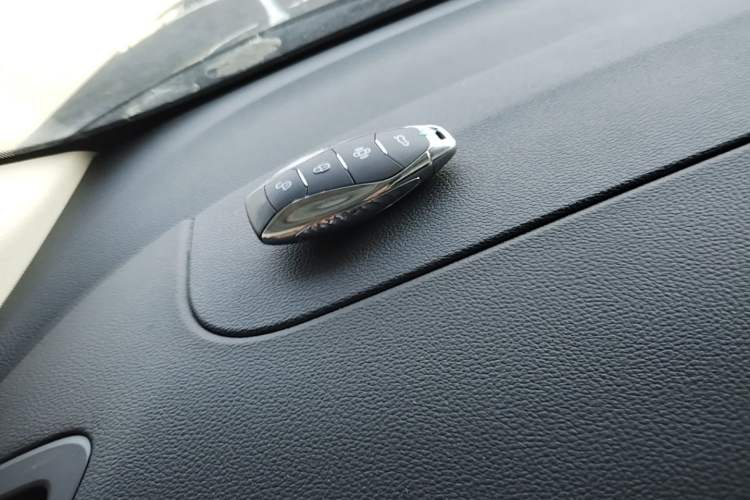 Used Hongqi HS3 PHEV 2025 Model 117km Jingwei Edition Vehicle Key