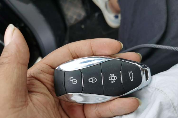 Used Hongqi HS3 PHEV 2025 Model 117km Jingwei Edition Vehicle Key