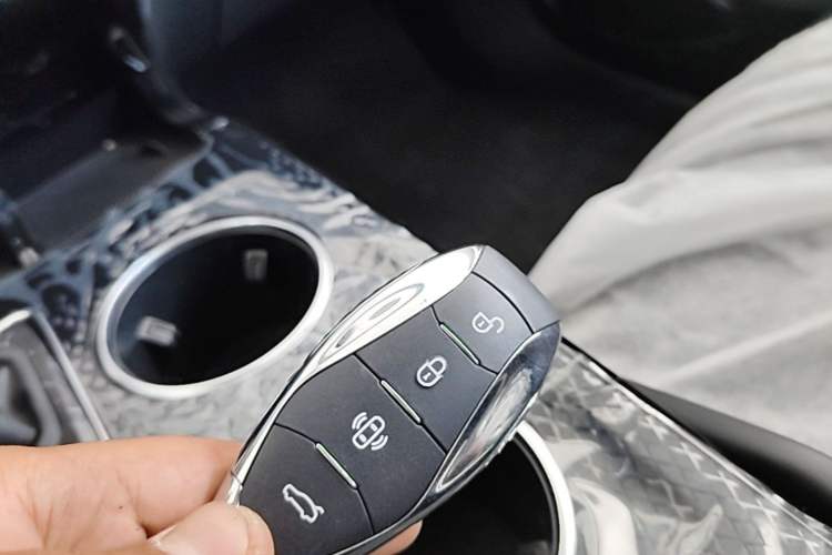 Used Hongqi HS3 PHEV 2025 Model PHEV 117km Jingwei PLUS Edition Vehicle Key