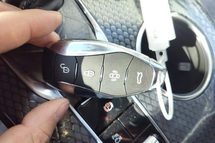 Used Hongqi HS3 PHEV 2025 Model 125km Jingwei 2 Millionth Anniversary Edition Vehicle Key