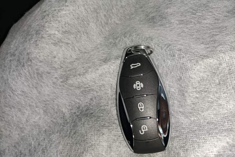 Used Hongqi HS3 PHEV 2025 Model 117km Jingwei Edition Vehicle Key