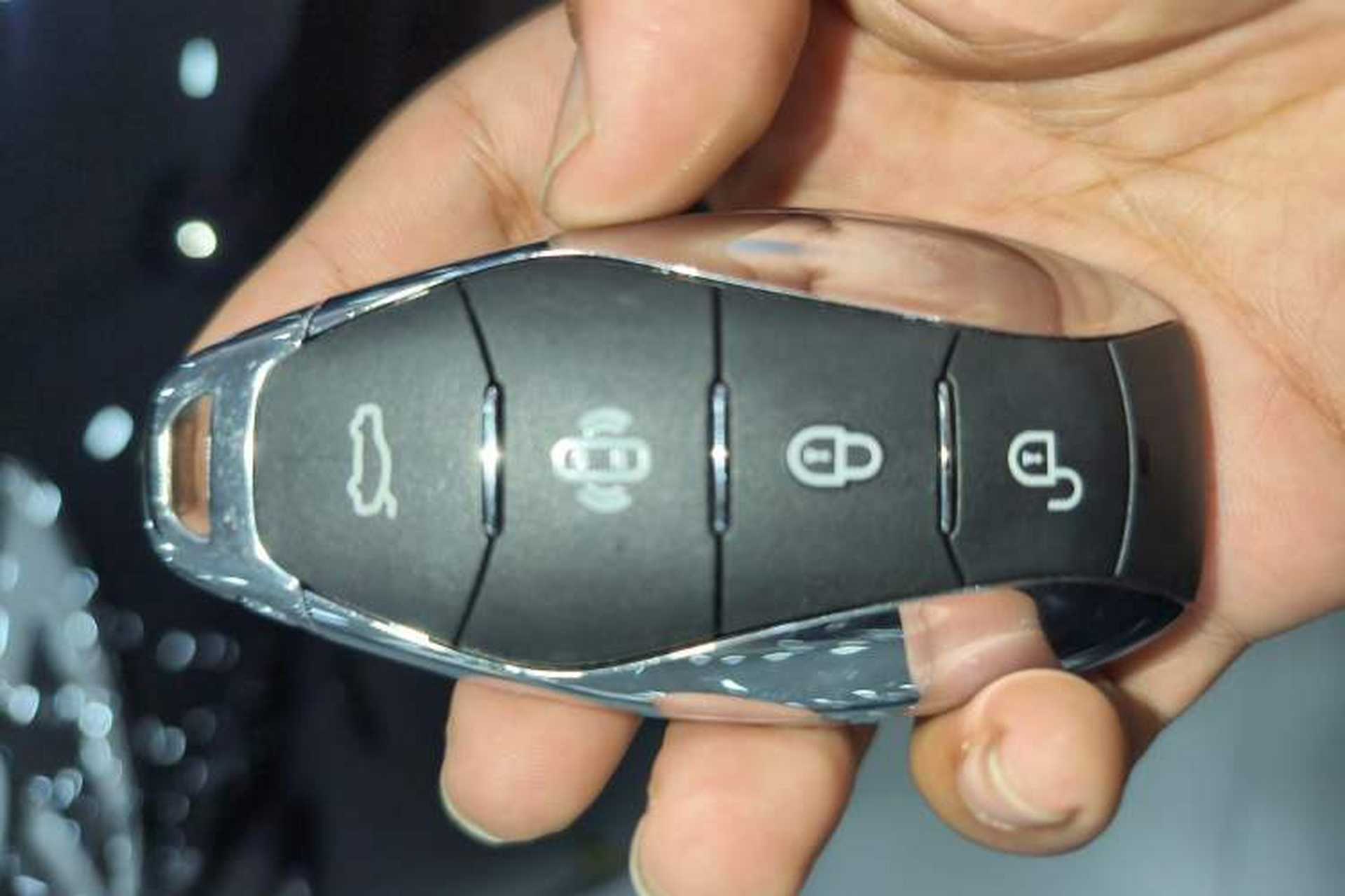 Used Hongqi HS3 PHEV 2025 Model 117km Jingwei Edition Vehicle Key