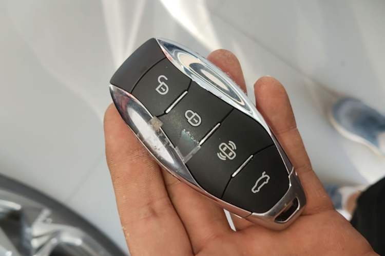 Used Hongqi HS3 PHEV 2025 Model 117km Jingwei Edition Vehicle Key