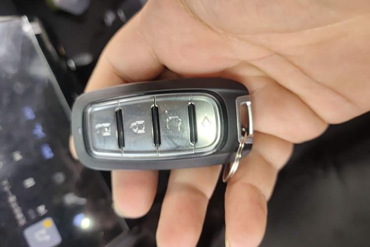 Used Hongqi HS3 PHEV 2025 Model 117km Jingwei Edition Vehicle Key