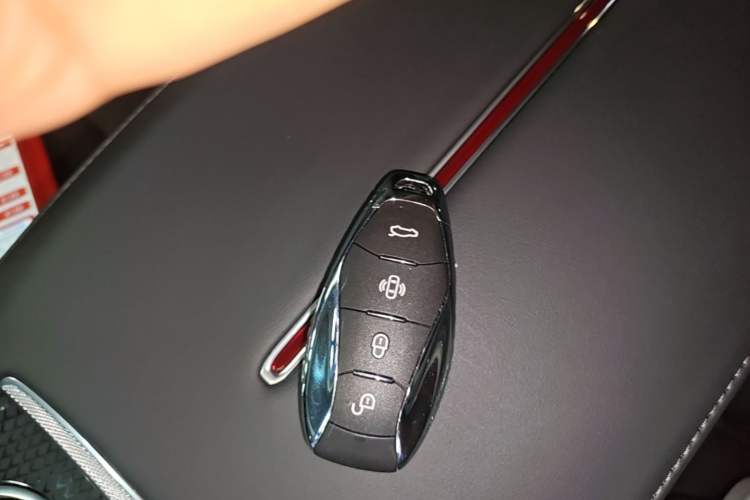 Used Hongqi HS3 PHEV 2025 Model PHEV 117km Jingwei PLUS Edition Vehicle Key