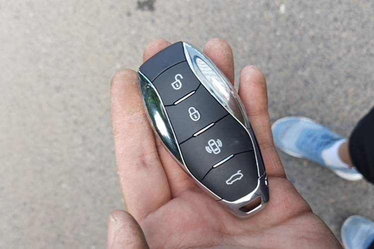 Used Hongqi HS3 PHEV 2025 Model 117km Jingwei Edition Vehicle Key