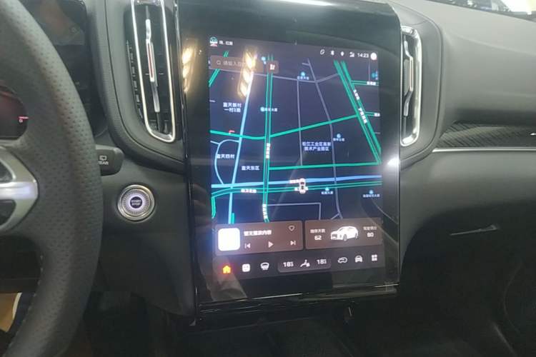 Used Hongqi HS3 PHEV 2025 Model PHEV 117km Jingwei PLUS Edition Audio And AC Panel