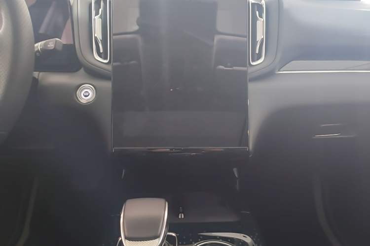 Used Hongqi HS3 PHEV 2025 Model PHEV 117km Jingwei PLUS Edition Audio And AC Panel