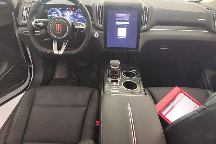 Used Hongqi HS3 PHEV 2025 Model 117km Jingwei Edition Center Console