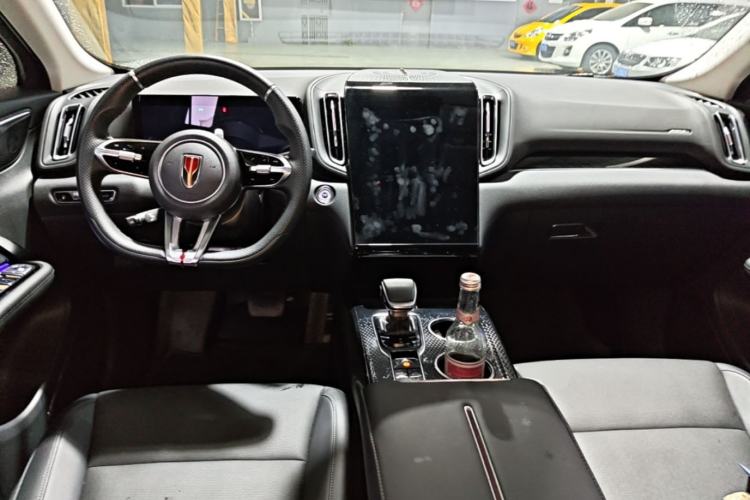 Used Hongqi HS3 PHEV 2025 Model PHEV 117km Jingwei PLUS Edition Center Console