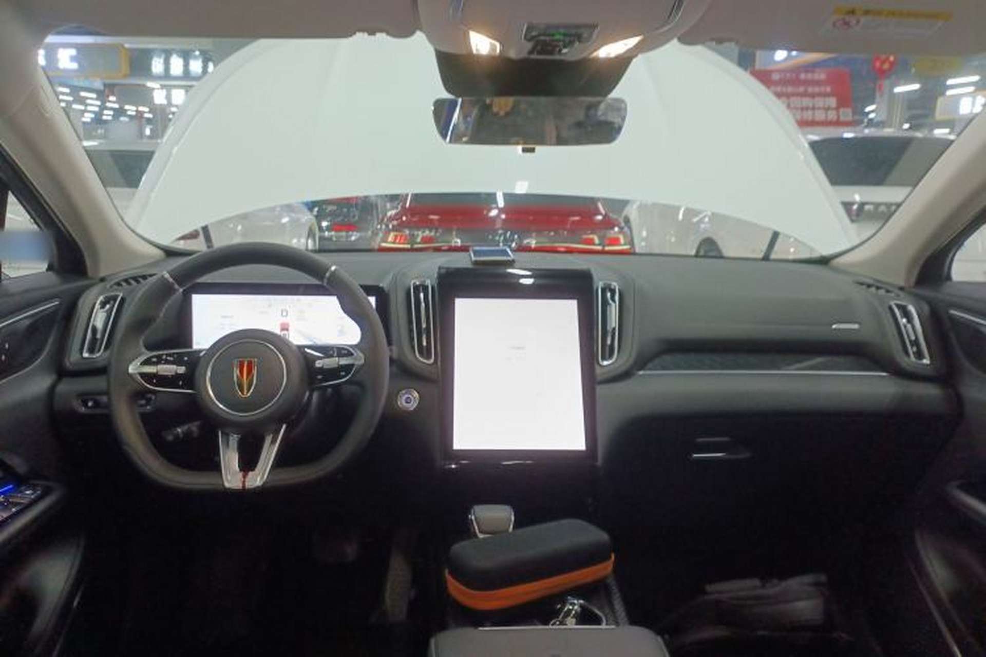 Used Hongqi HS3 PHEV 2025 Model PHEV 117km Jingwei PLUS Edition Center Console