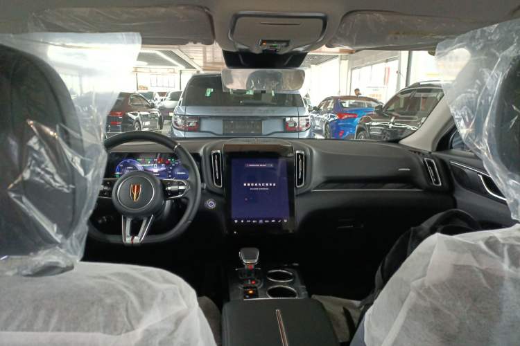 Used Hongqi HS3 PHEV 2025 Model PHEV 117km Jingwei PLUS Edition Center Console