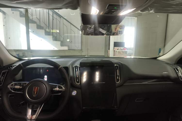 Used Hongqi HS3 PHEV 2025 Model 125km Jingwei 2 Millionth Anniversary Edition Center Console