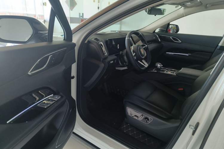 Used Hongqi HS3 PHEV 2025 Model 125km Jingwei 2 Millionth Anniversary Edition Driver Seat