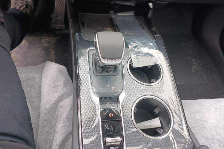 Used Hongqi HS3 PHEV 2025 Model PHEV 117km Jingwei PLUS Edition Gear Lever