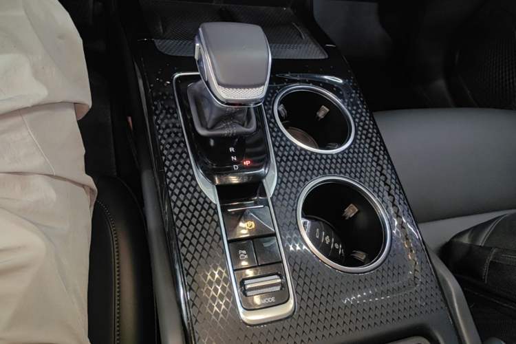 Used Hongqi HS3 PHEV 2025 Model PHEV 117km Jingwei PLUS Edition Gear Lever