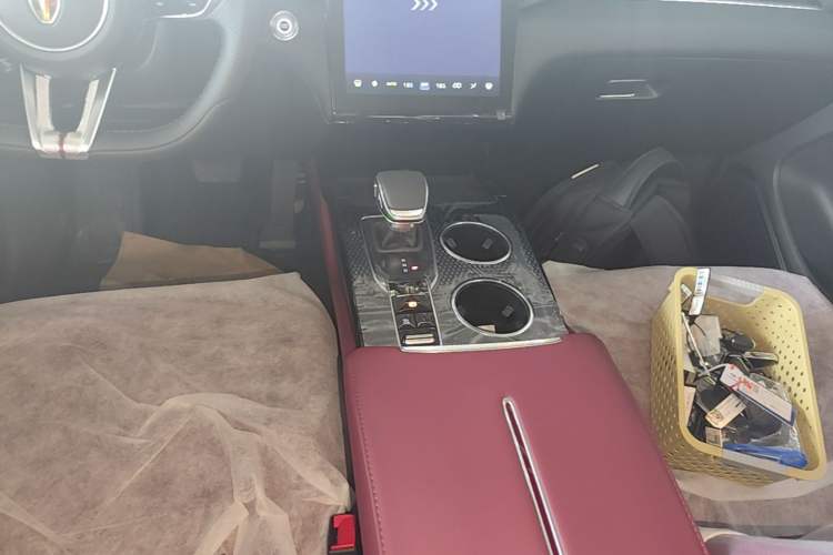 Used Hongqi HS3 PHEV 2025 Model 125km Jingwei 2 Millionth Anniversary Edition Gear Lever
