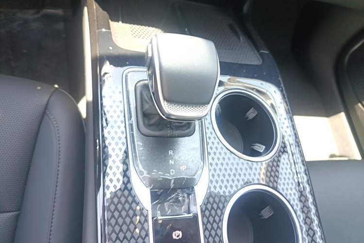 Used Hongqi HS3 PHEV 2025 Model PHEV 117km Jingwei PLUS Edition Gear Lever