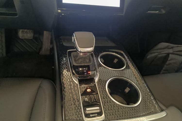 Used Hongqi HS3 PHEV 2025 Model 125km Jingwei 2 Millionth Anniversary Edition Gear Lever
