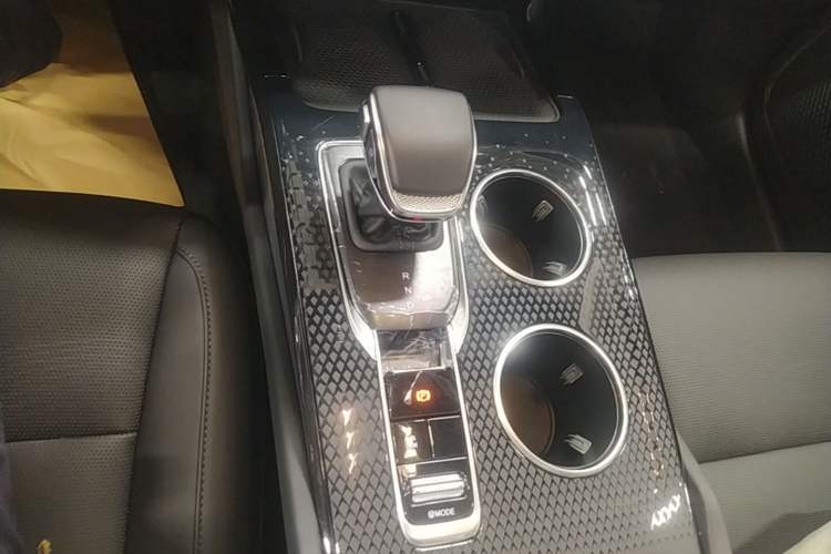 Used Hongqi HS3 PHEV 2025 Model PHEV 117km Jingwei PLUS Edition Gear Lever