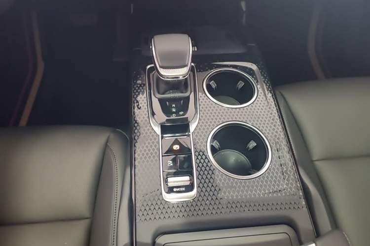 Used Hongqi HS3 PHEV 2025 Model PHEV 117km Jingwei PLUS Edition Gear Lever